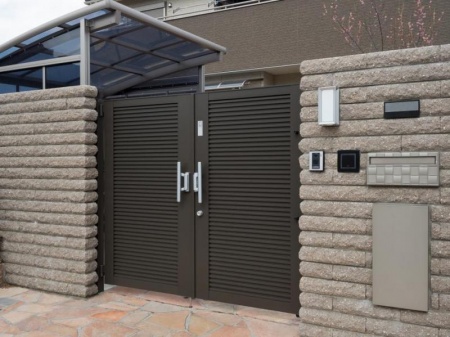 Comment bien installer un portail &agrave; Saint-Jean-du-Cardonnay ?