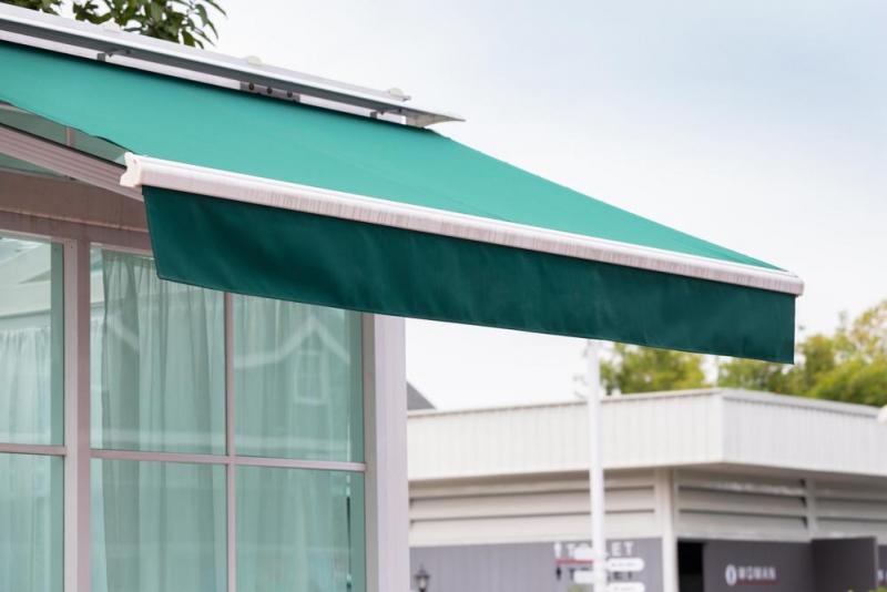 Stores &agrave; Saint-Jean-du-Cardonnay : r&eacute;ussir leur installation